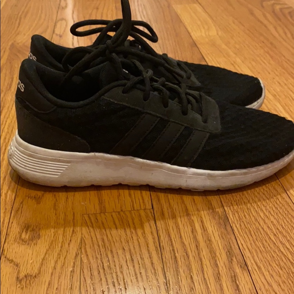 Black and white women’s adidas shoes!!